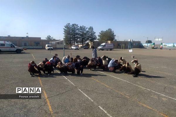 مانور سراسری زلزله در مدرسه مصطفی خمینی شهرستان خوسف