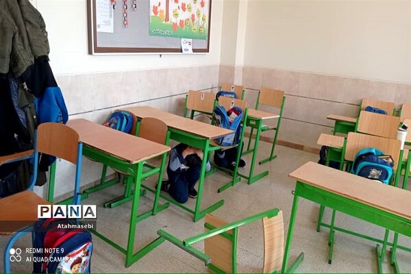 برگزاری مانور زلزله در مدرسه برکت شهرستان ورزنه