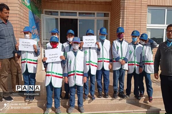 برگزاری مانور زلزله در مدرسه برکت شهرستان ورزنه