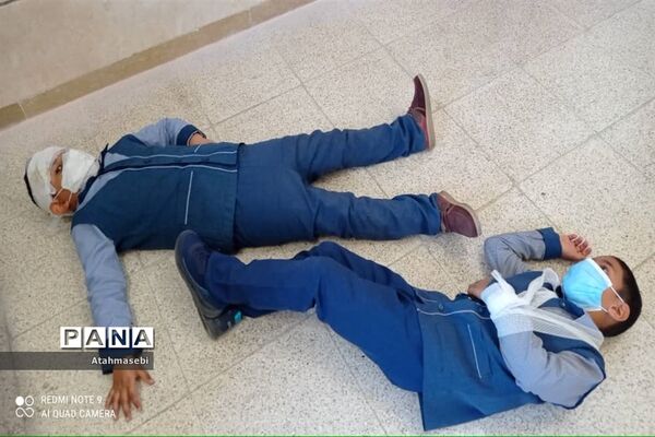 برگزاری مانور زلزله در مدرسه برکت شهرستان ورزنه