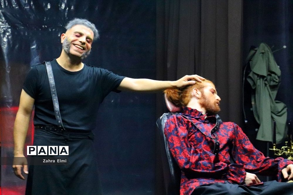 اجرای نمایش هبوط در تبریز