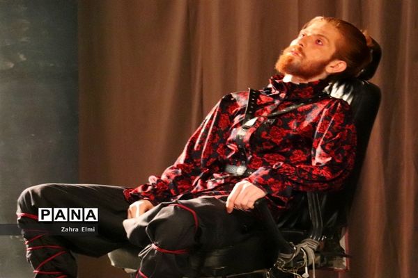 اجرای نمایش هبوط در تبریز