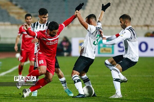 دیدار تیم های پرسپولیس و  نفت مسجدسلیمان
