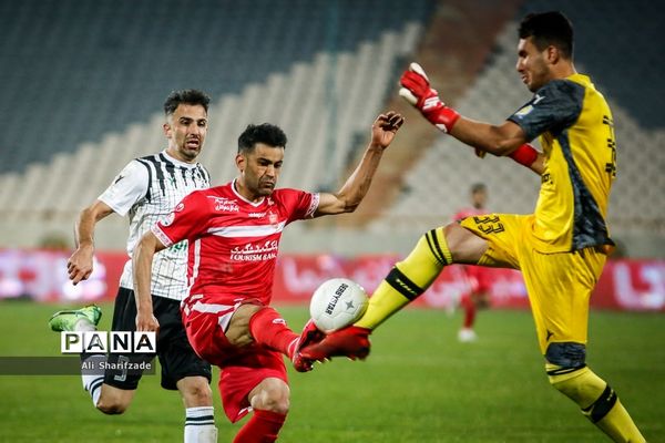 دیدار تیم های پرسپولیس و  نفت مسجدسلیمان