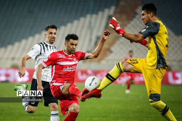 دیدار تیم های پرسپولیس و  نفت مسجدسلیمان