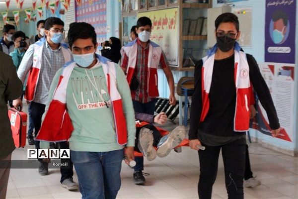 برگزاری مانور زلزله در دبیرستان پیامبر اعظم(ص) آموزش وپرورش ناحیه 2 کرمان