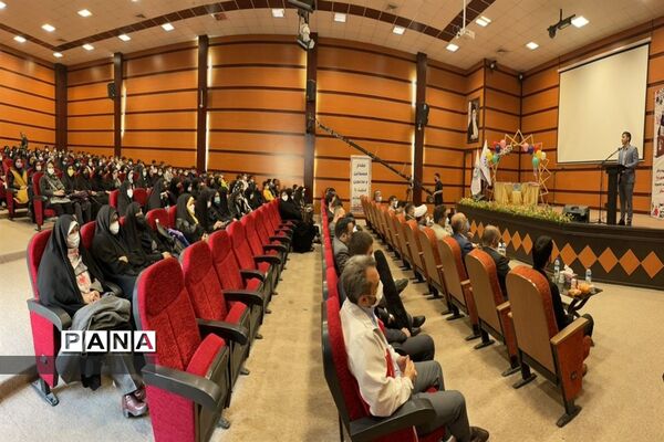 آیین تجلیل از برگزیدگان مسابقات کشوری و استانی در ناحیه دوبهارستان