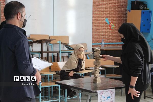 بازدید مدیر سازمان دانش‌آموزی فارس از روند برگزاری المپیاد بازی‌های فکری رویش ناحیه یک شهر شیراز