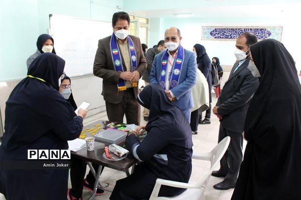 بازدید مدیر سازمان دانش‌آموزی فارس از روند برگزاری المپیاد بازی‌های فکری رویش ناحیه یک شهر شیراز