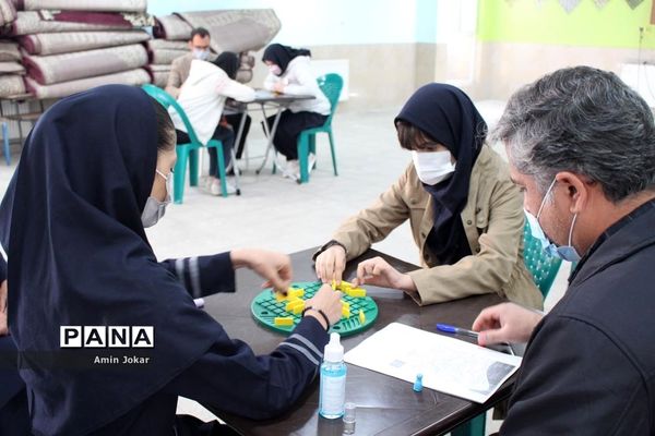 بازدید مدیر سازمان دانش‌آموزی فارس از روند برگزاری المپیاد بازی‌های فکری رویش ناحیه یک شهر شیراز