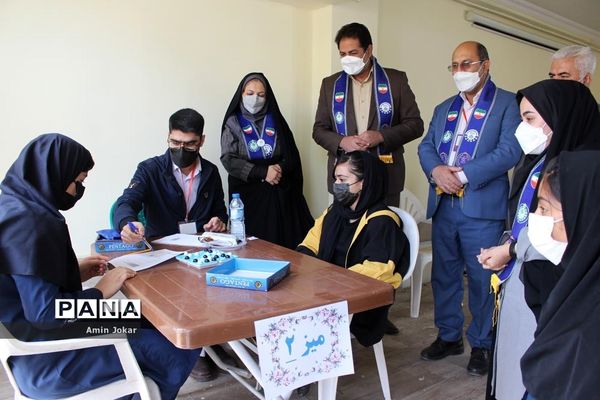 بازدید مدیر سازمان دانش‌آموزی فارس از روند برگزاری المپیاد بازی‌های فکری رویش ناحیه یک شهر شیراز