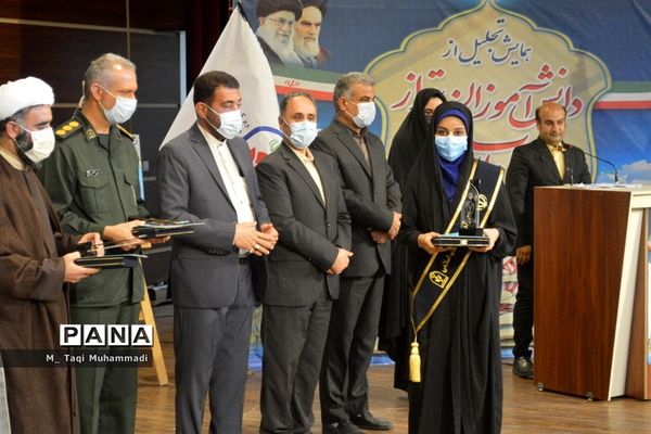تجلیل از دانش‌آموزان تراز انقلاب اسلامی استان بوشهر