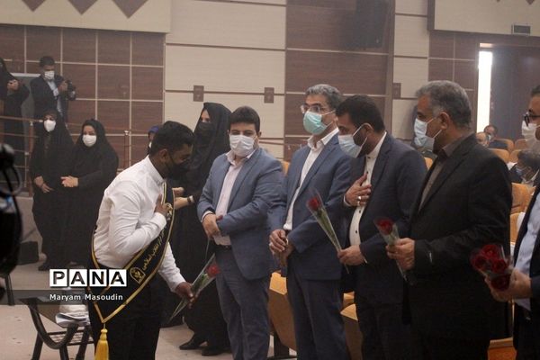 تجلیل از دانش‌آموزان تراز انقلاب اسلامی استان بوشهر