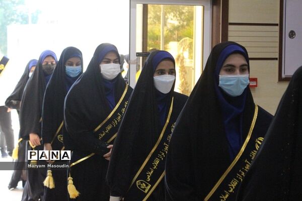 تجلیل از دانش‌آموزان تراز انقلاب اسلامی استان بوشهر