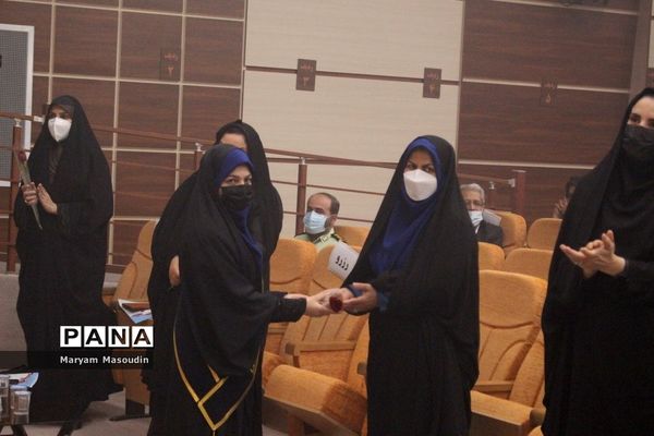 تجلیل از دانش‌آموزان تراز انقلاب اسلامی استان بوشهر