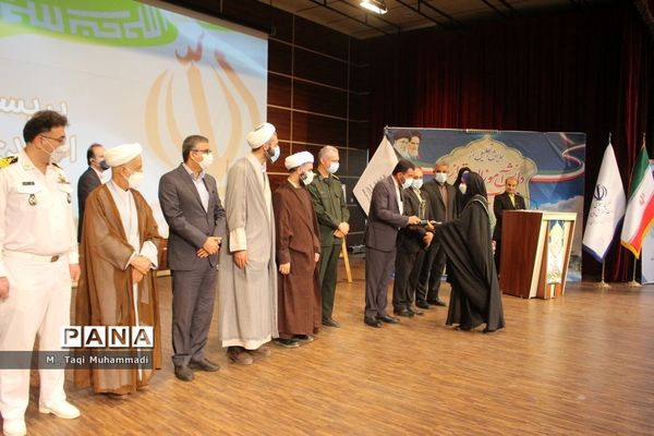 تجلیل از دانش‌آموزان تراز انقلاب اسلامی استان بوشهر