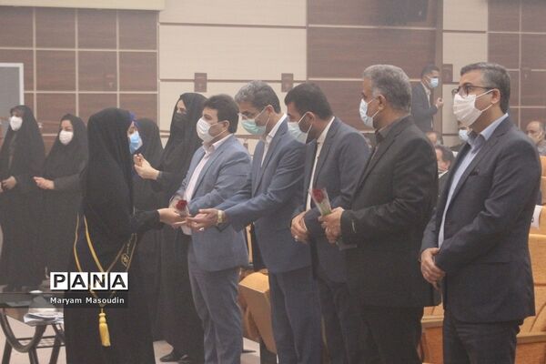 تجلیل از دانش‌آموزان تراز انقلاب اسلامی استان بوشهر