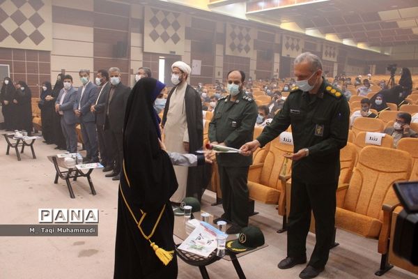 تجلیل از دانش‌آموزان تراز انقلاب اسلامی استان بوشهر