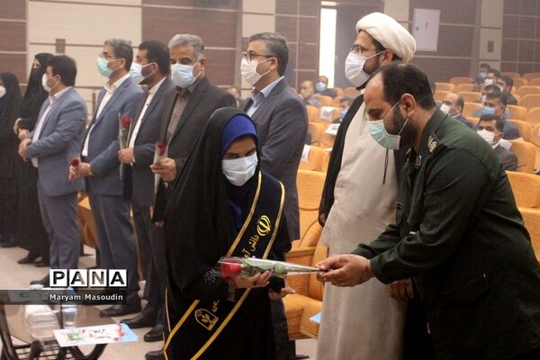 تجلیل از دانش‌آموزان تراز انقلاب اسلامی استان بوشهر