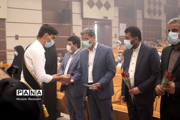 تجلیل از دانش‌آموزان تراز انقلاب اسلامی استان بوشهر