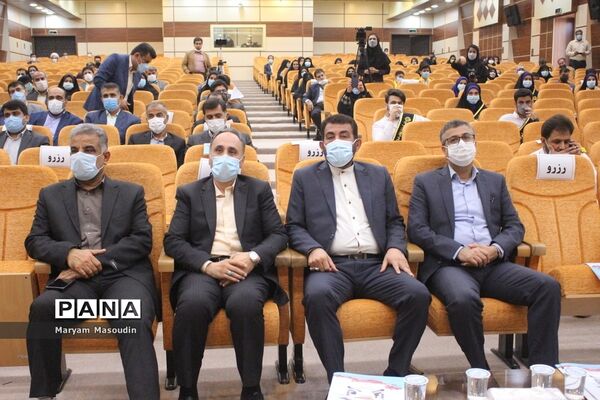 همایش تجلیل از دانش‌آموزان تراز انقلاب اسلامی استان بوشهر