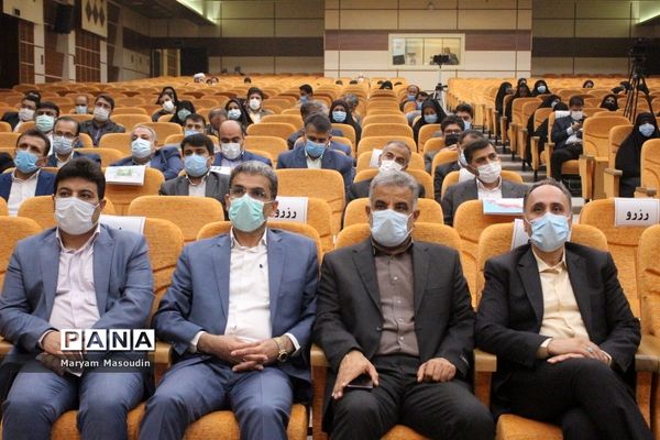 همایش تجلیل از دانش‌آموزان تراز انقلاب اسلامی استان بوشهر