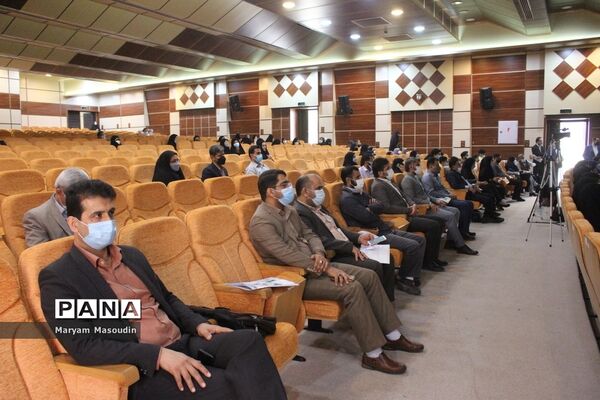همایش تجلیل از دانش‌آموزان تراز انقلاب اسلامی استان بوشهر