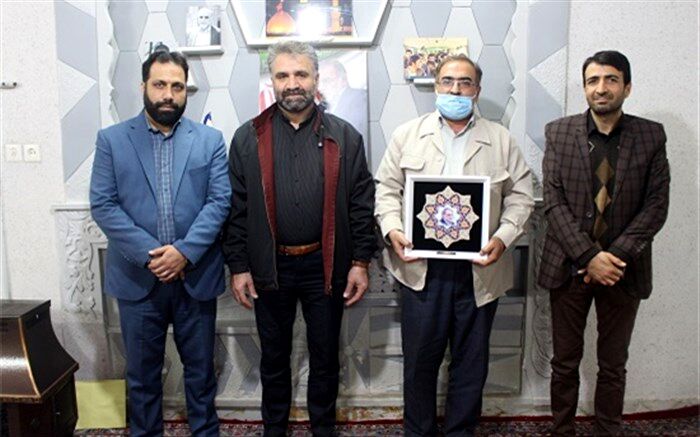 دیدار اصحاب رسانه قم با خانواده شهید «فخری زاده»