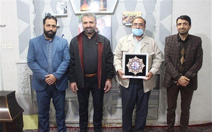 دیدار اصحاب رسانه قم با خانواده شهید «فخری زاده»