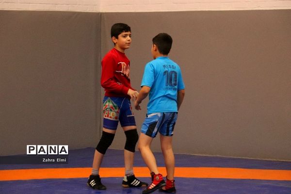 اعزام کاروان تجهیزات ورزشی و بهداشتی و افتتاح سالن کشتی دهکده ورزش دانش‌آموزی