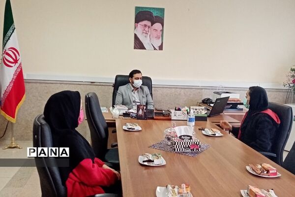 تجلیل از فرهنگیان و دانش‌آموزان برگزیده شهرستان پردیس در حوزه پرورشی