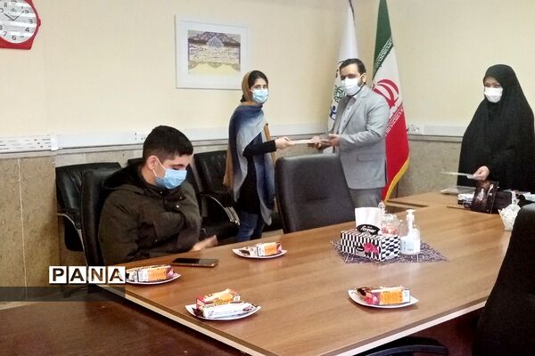 تجلیل از فرهنگیان و دانش‌آموزان برگزیده شهرستان پردیس در حوزه پرورشی