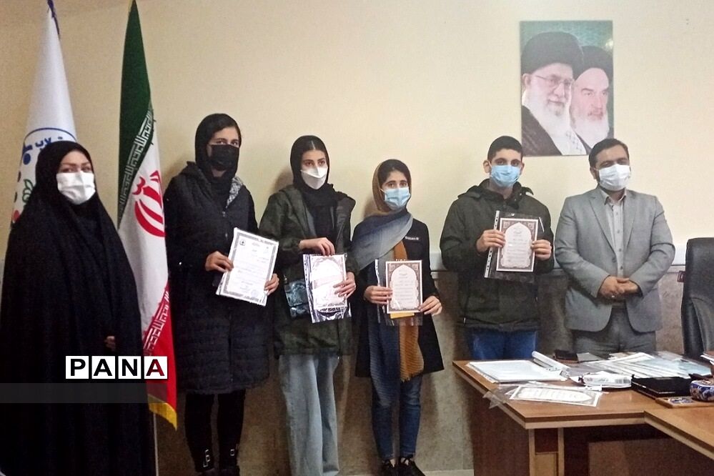 تجلیل از فرهنگیان و دانش‌آموزان برگزیده شهرستان پردیس در حوزه پرورشی