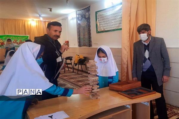 برگزاری مسابقات بازی‌های فکری سرگرمی رویش در شهرستان آباده