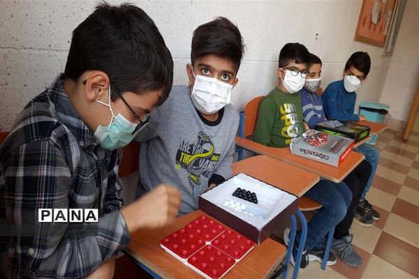 برگزاری مسابقات بازی‌های فکری سرگرمی رویش در شهرستان آباده