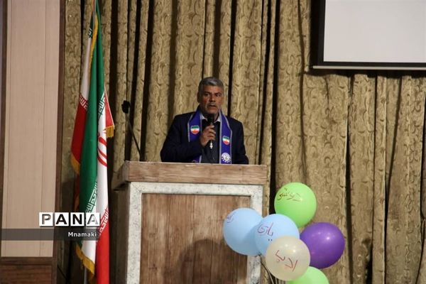 نشست هم‌اندیشی مربیان پیشتاز آران و بیدگل