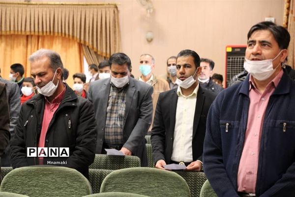 نشست هم‌اندیشی مربیان پیشتاز آران و بیدگل