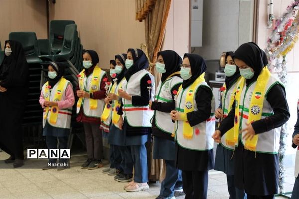 نشست هم‌اندیشی مربیان پیشتاز آران و بیدگل