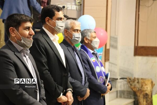 نشست هم‌اندیشی مربیان پیشتاز آران و بیدگل