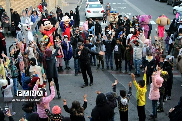 برگزاری کارناوال عروسکی به مناسبت روز پرستار