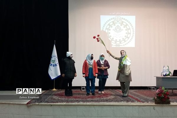 اولین جلسه آموزشی بازمهندسی تشکیلات پیشتازان در سازمان دانش‌آموزی ملارد