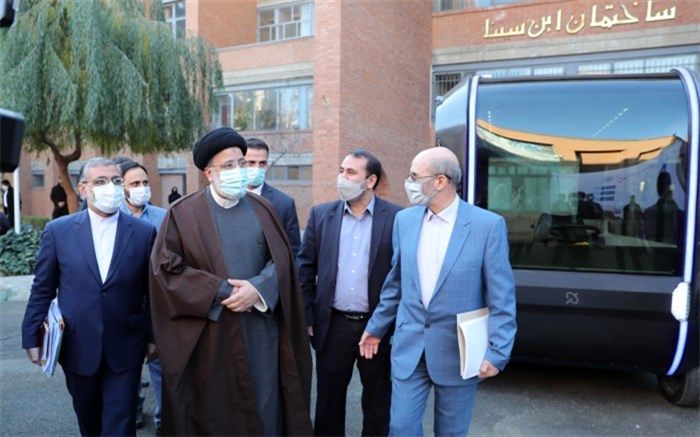 بازدید رئیسی از نمایشگاه دستاوردهای فناورانه دانشگاه صنعتی شریف