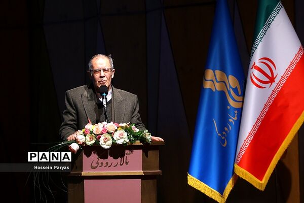 رونمایی از کتاب «دنیای شیشه ای 2»