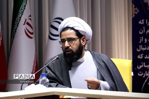 آیین تجلیل از منتخبان کشوری جشنواره فرهنگی هنری معلمان هنرمند مولف و پرسش مهر