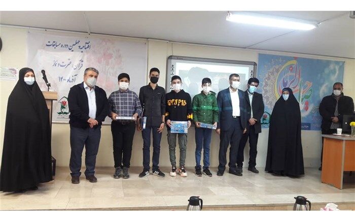 3 منشور نورانی قرآن، عترت و نماز را سرچشمه راه زندگی خود قرار دهیم