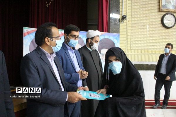 تجلیل از کارشناسان معاونت پرورشی و فرهنگی شهرستان‌ها و مناطق آموزش و پرورش استان بوشهر
