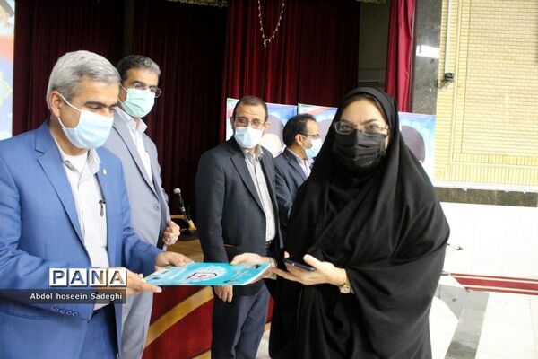 تجلیل از کارشناسان معاونت پرورشی و فرهنگی شهرستان‌ها و مناطق آموزش و پرورش استان بوشهر