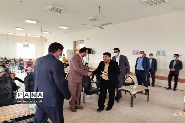محفل انس با قرآن کریم در آموزشگاه شهید رجایی شهرستان حمیدیه