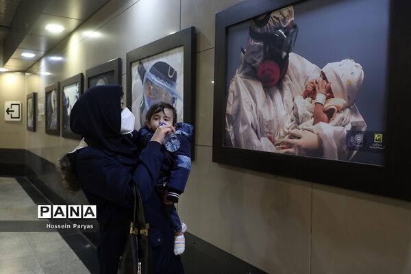 افتتاح نمایشگاه عکس مدافعان سلامت و تقدیر از پرستاران