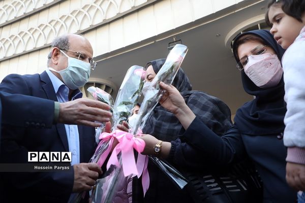 افتتاح نمایشگاه عکس مدافعان سلامت و تقدیر از پرستاران